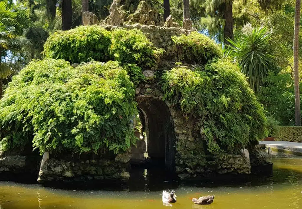 The Royal Alcázar gardens are full of fountains, pavilions, green vegetation and a multitude of palm and orange trees