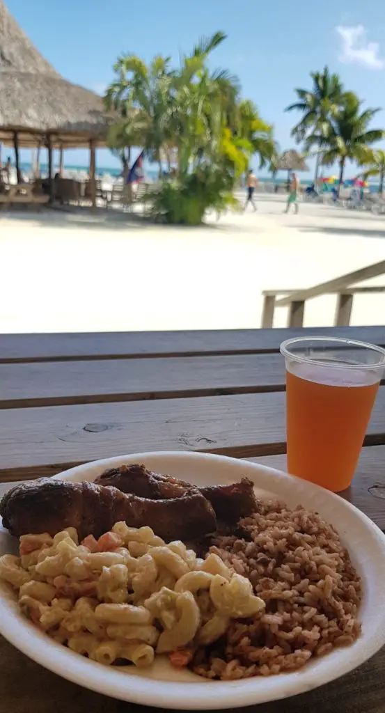 Meal on Starfish Island in Belize