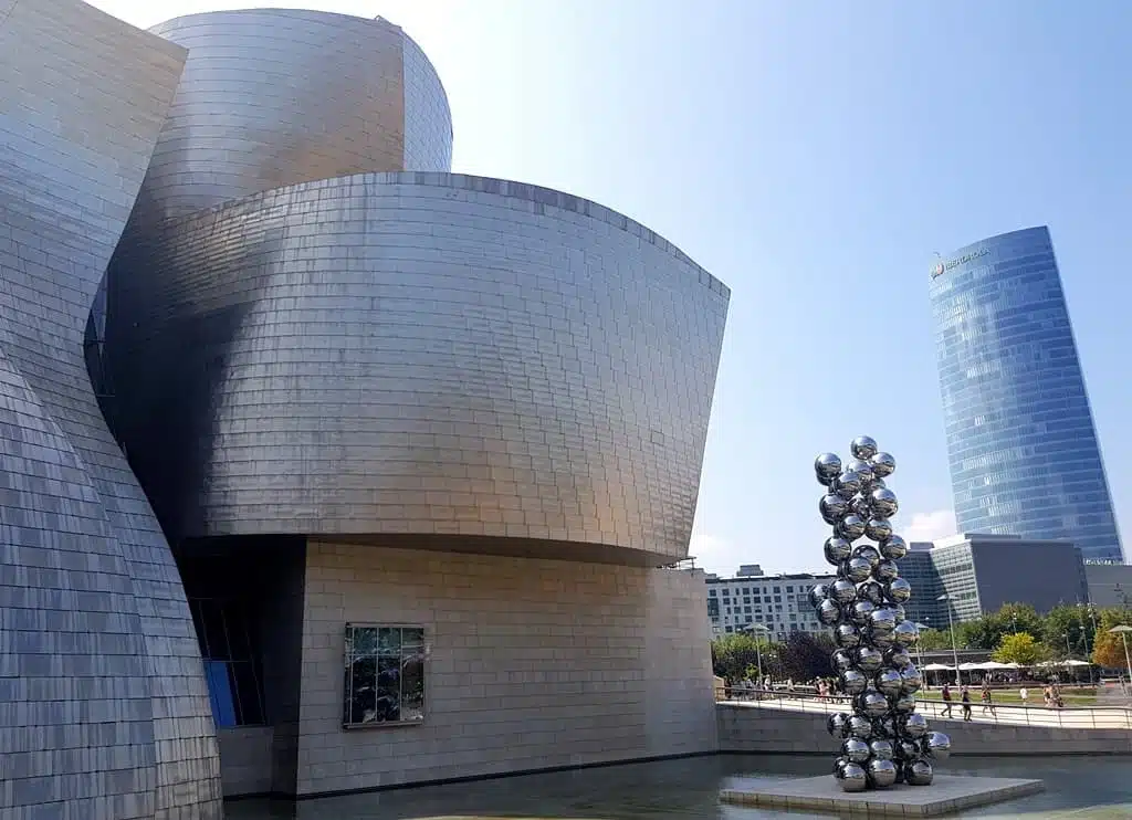 The facade of Guggenheim museum is made up of almost 43.000 titanium panels