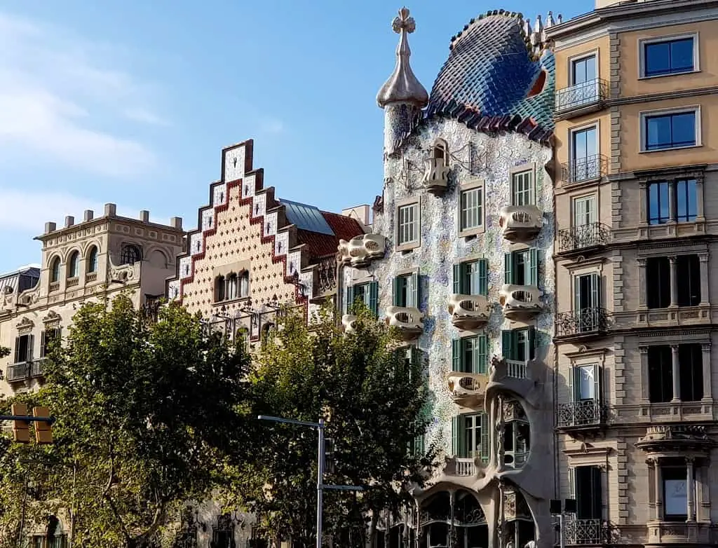 Casa Battlo, view from the bus