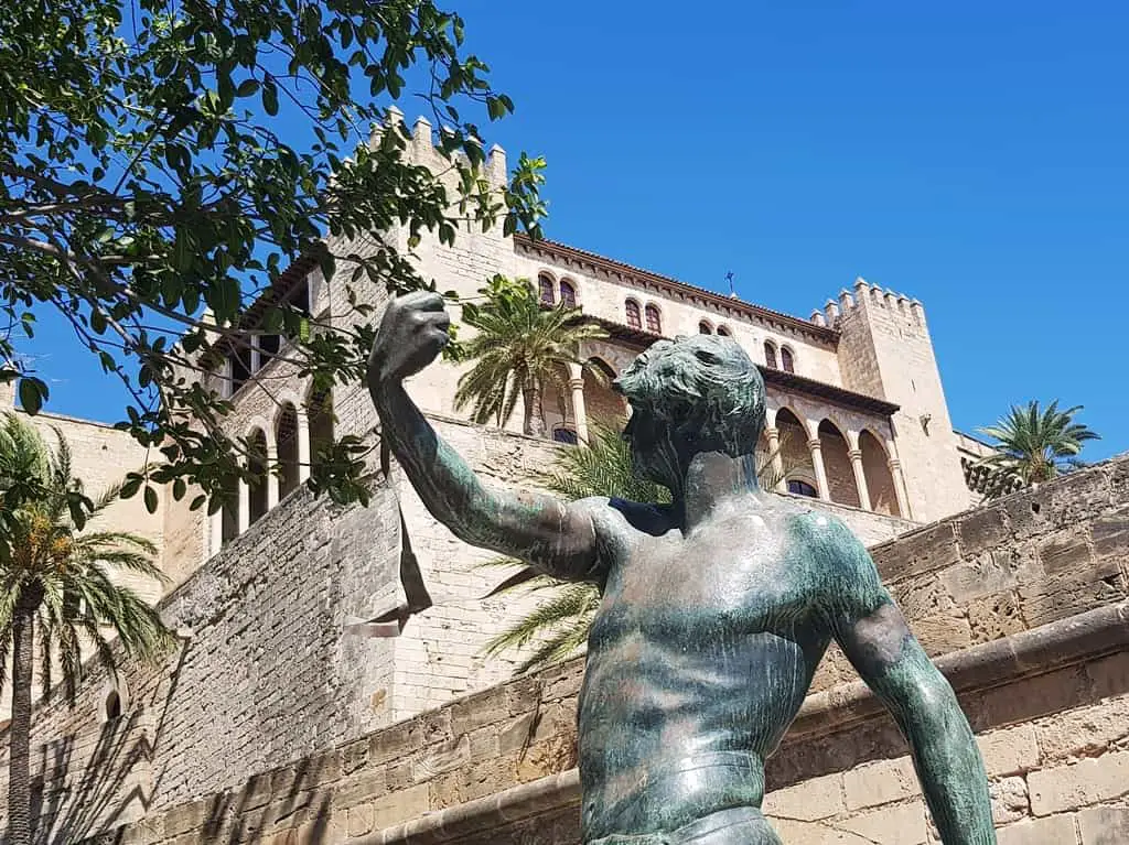 La Almudaina Palace and "Es Foner" statue - Palma de Mallorca