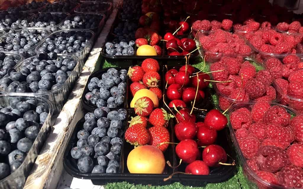 Market Square in Helsinki - Fresh fruit