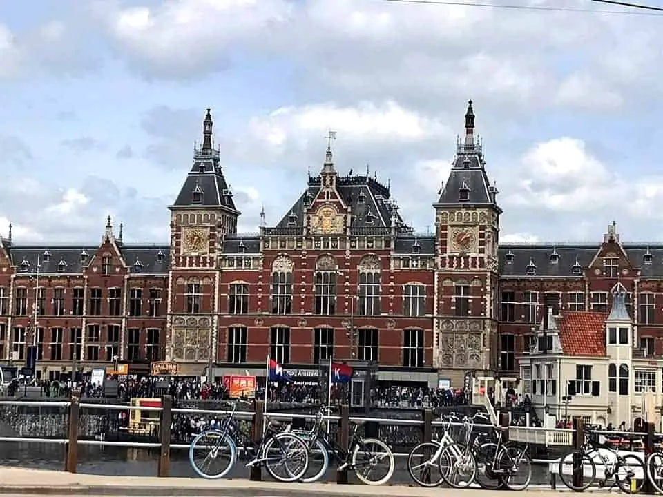 Amsterdam Central Station - Amsterdam Metro station