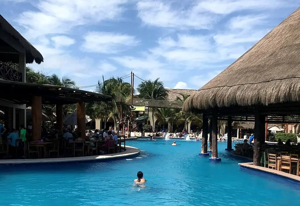 Costa Maya poolside bars and swimming pools