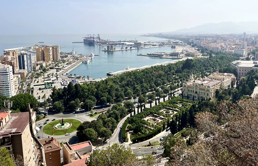Gibralfaro Castle - The view of port and Malaga