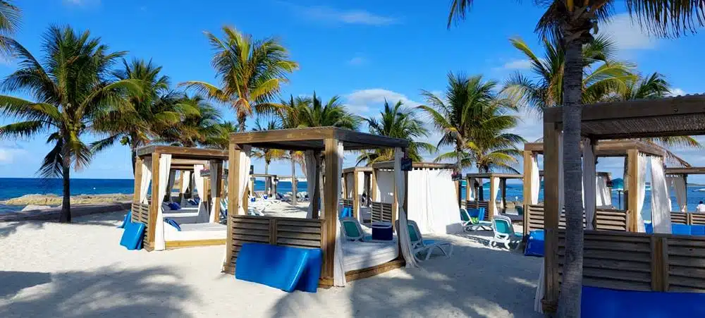 Breezy Bay beach bed, Perfect Day at Cococay