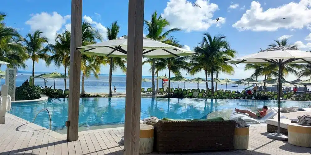 Coco Beach Club infinity pool, Perfect Day at Cococay Bahamas