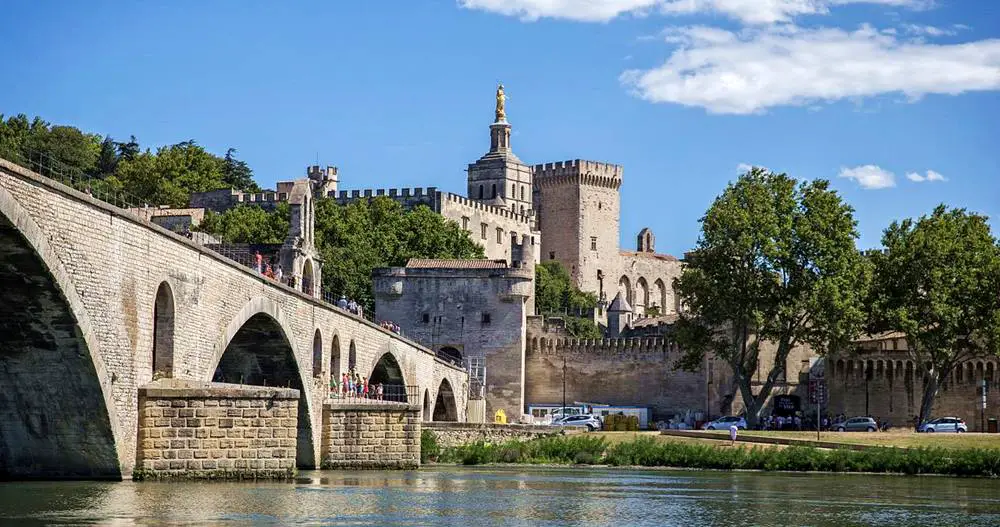Pont d'Avignon and Papal Palace