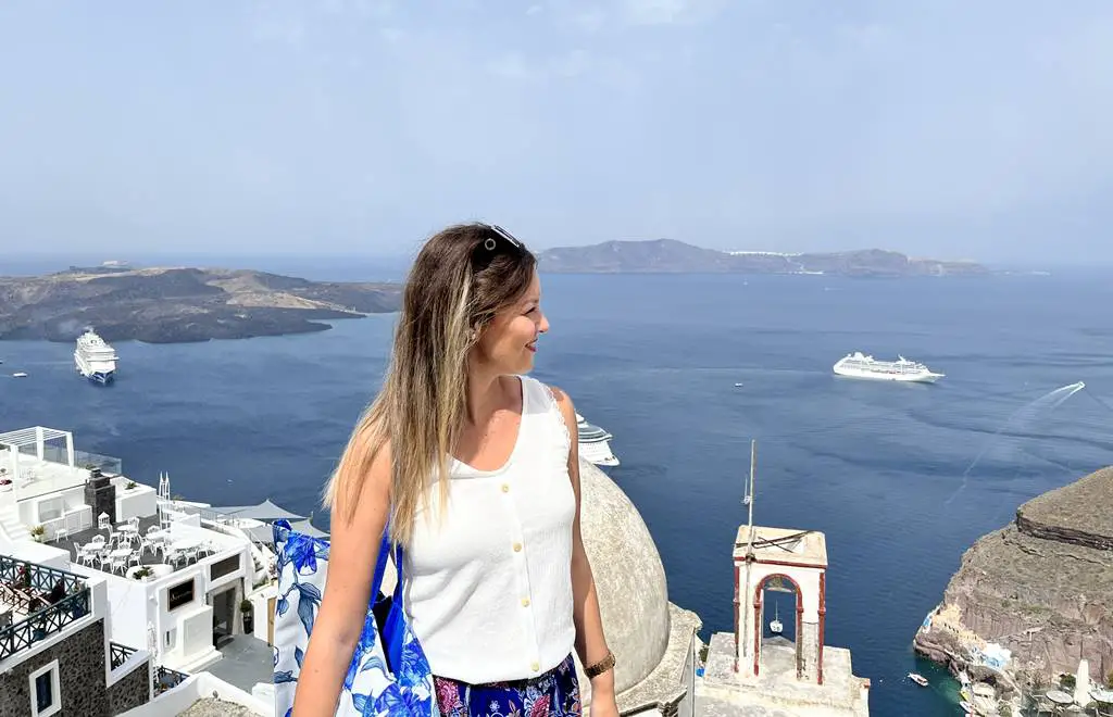 Santorini ships anchoring