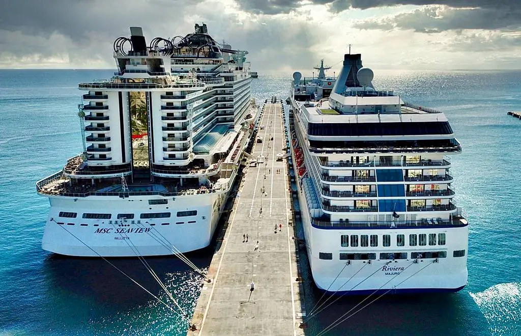 MSC Seaview and MS Riviera cruise ships