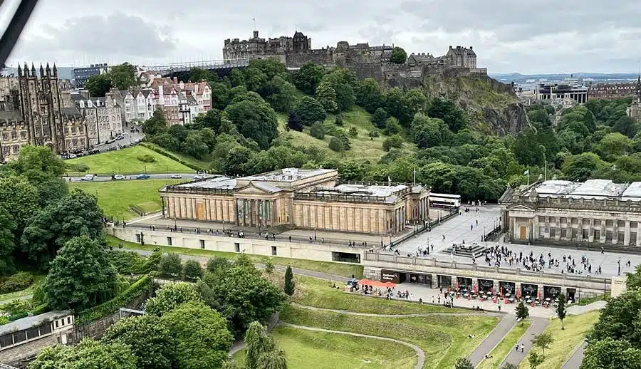 The view of Edinburgh Castle from Scott Monument. Below is the National Gallery of Scotland. 