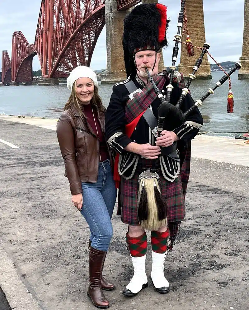 Edinburgh South Queensferry - Bagpipe player