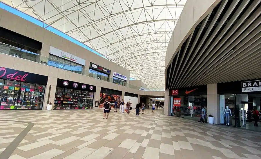 Colon 2000 duty-free shopping mall