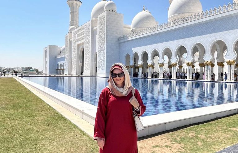 The photo of me in front of Abu Dhabi Sheikh Zayed Grand Mosque