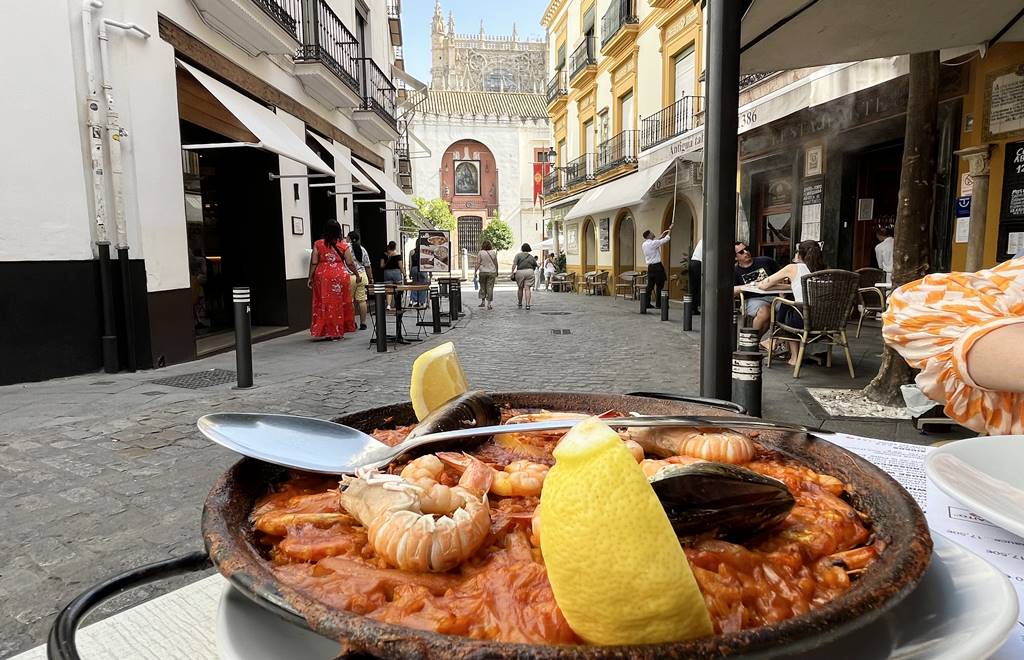 Antigua Taberna de Las Escobas in Seville - Seafood paella