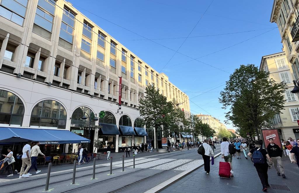 Avenue Jean Medecin and Nicetoile shopping mall