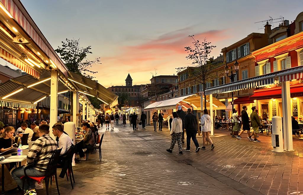 Cours Saleya at night