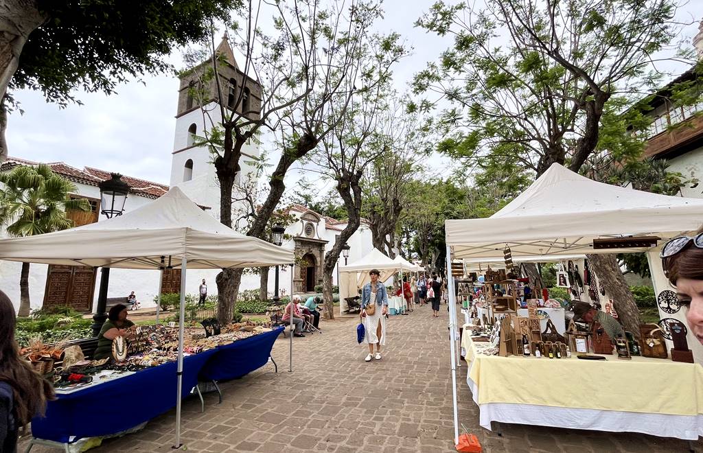 Icod de los Vinos - square and church