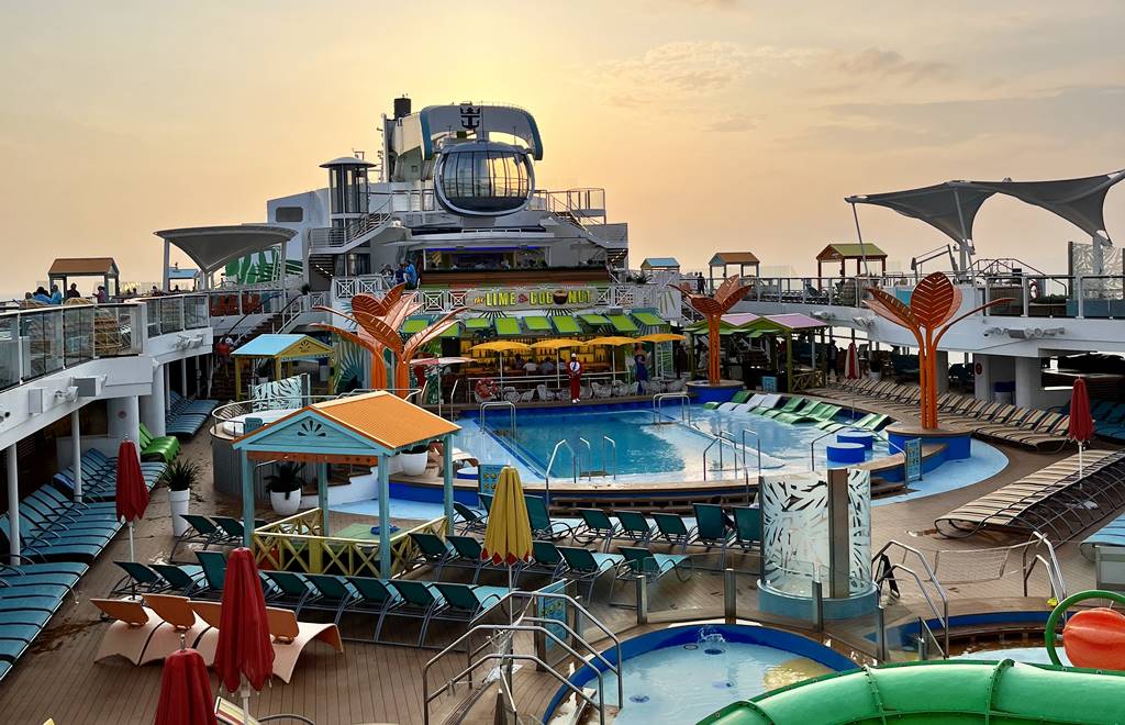 Pool deck Odyssey OTS